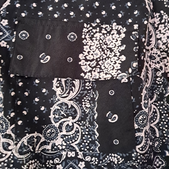 Citi Trends "MILEAGE" size M black paisley button-down - Picture 3 of 5